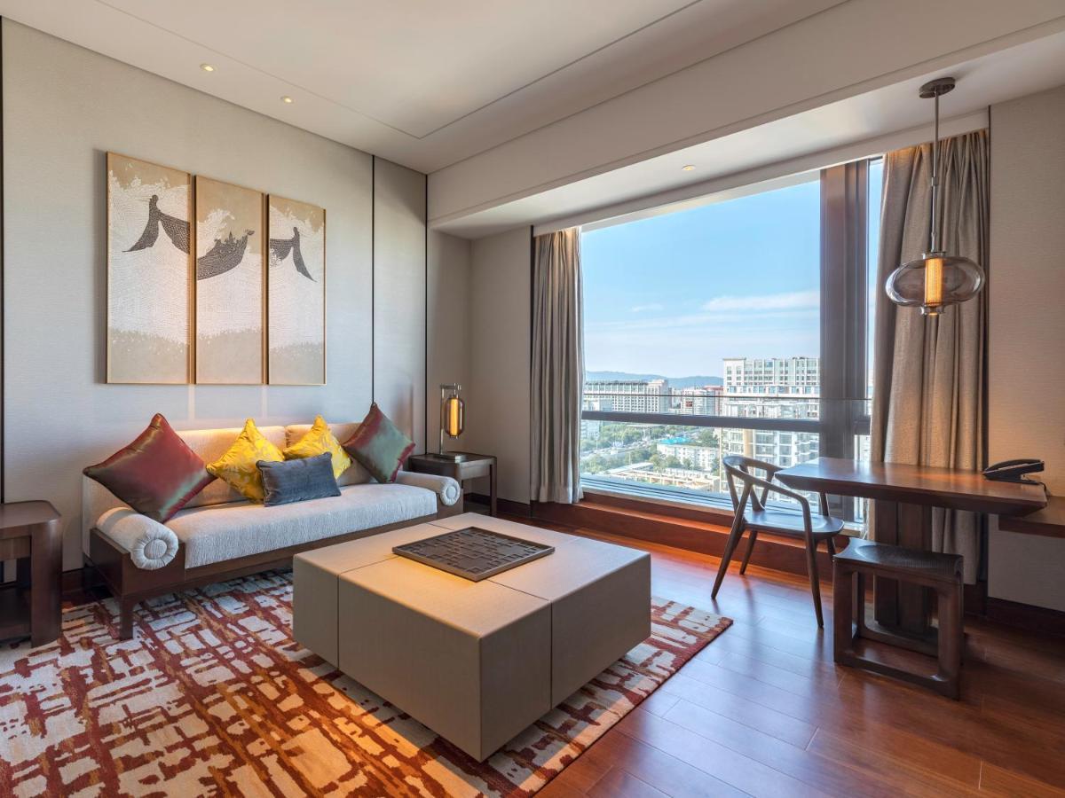 Hualuxe Xinan Hotel 5*
