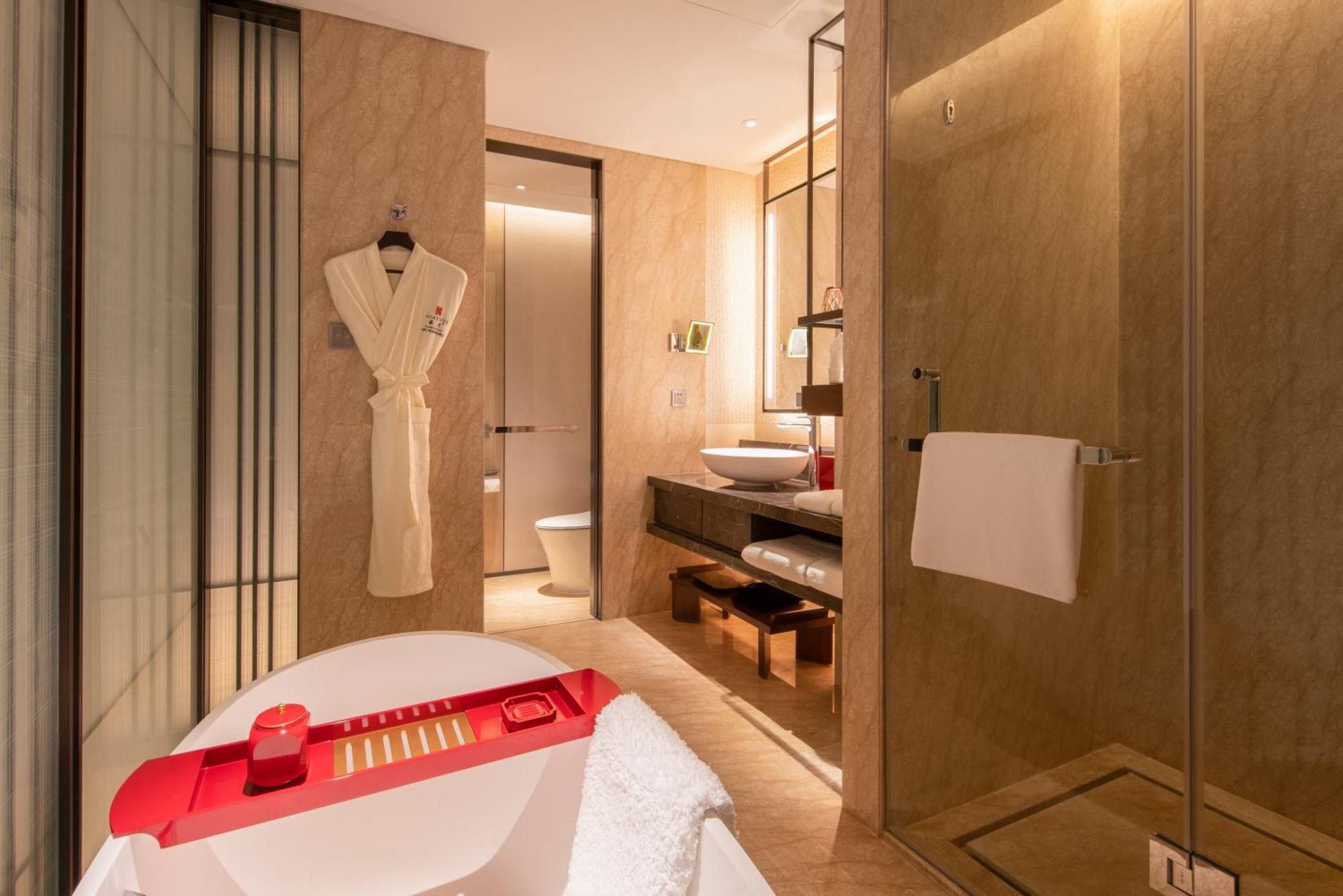 Hualuxe Xinan Hotel 5*