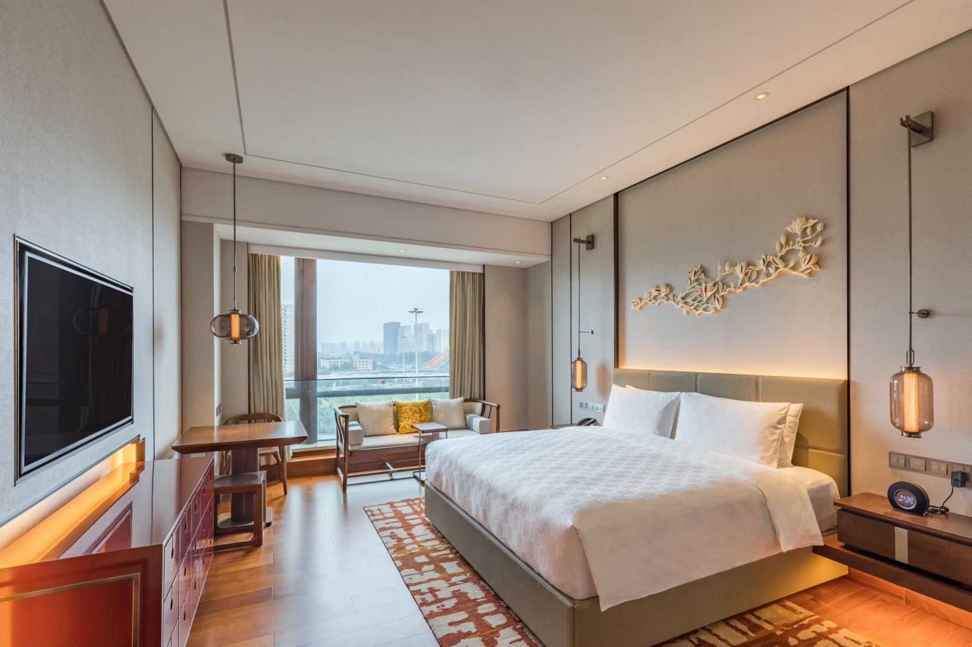 Hualuxe Xinan Hotel 5*